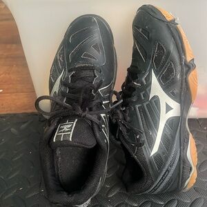 Mizuno volleyball female shoes.  They were used for one season only.  Luke new